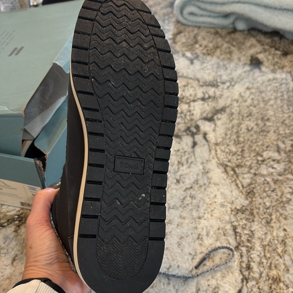 Toms Mesa Size 10 waterproof black boot - Picture 4 of 4